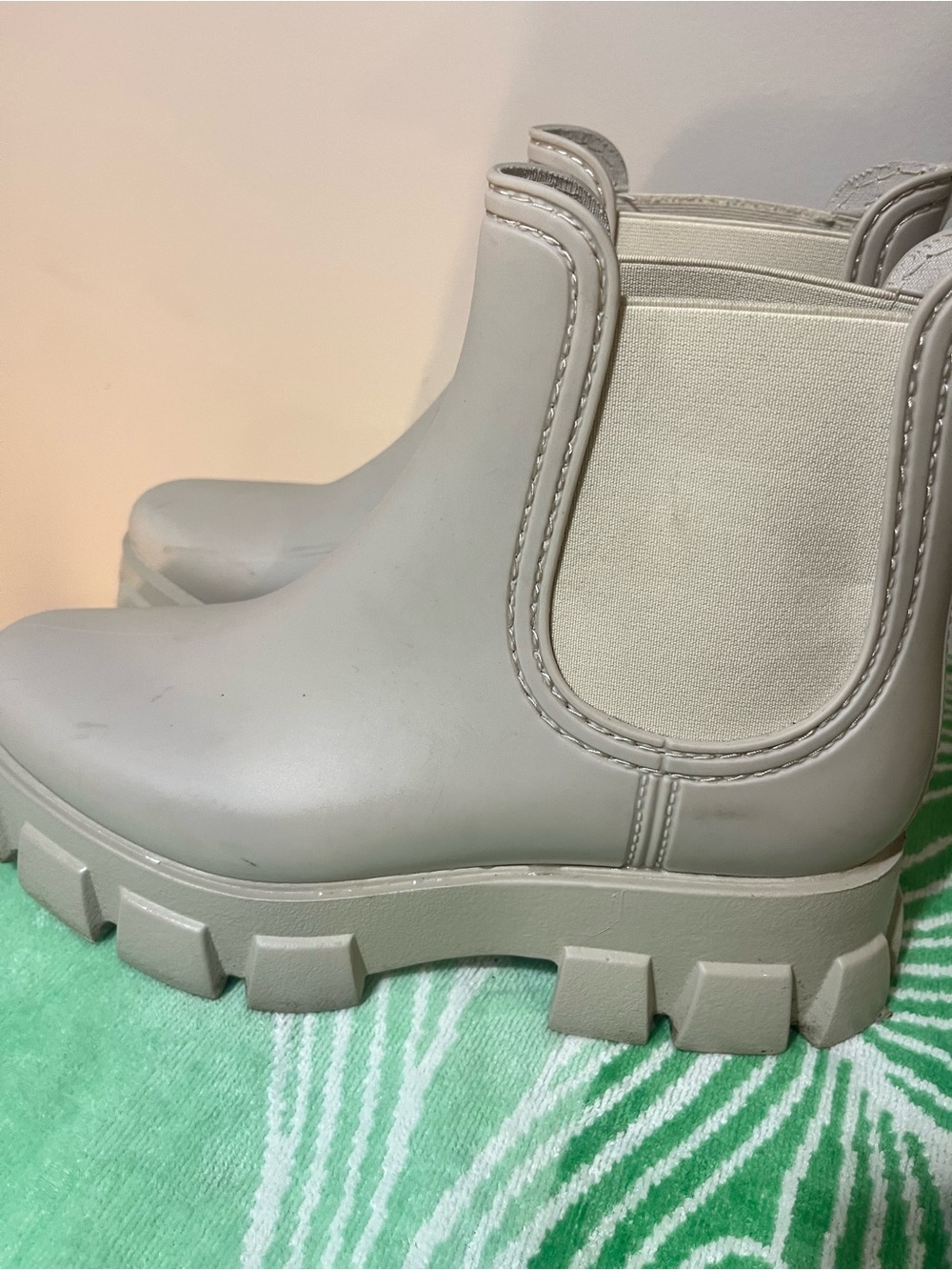 Women's Chunky Jeffrey Campbell Chelsea Boot in Light Taupe